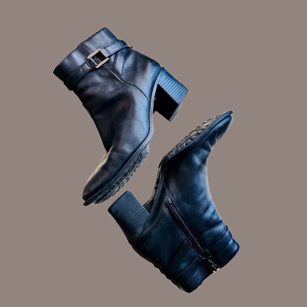 EUC Predictions Black Leather Chelsea Ankle Boots Size 6.5
